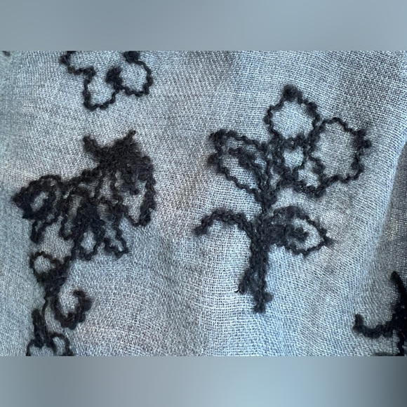 🇮🇹Vintage 100% Pure Wool/Lana Scarf by Ostinelli Como Italy | Floral 18” x 68” - Picture 10 of 17